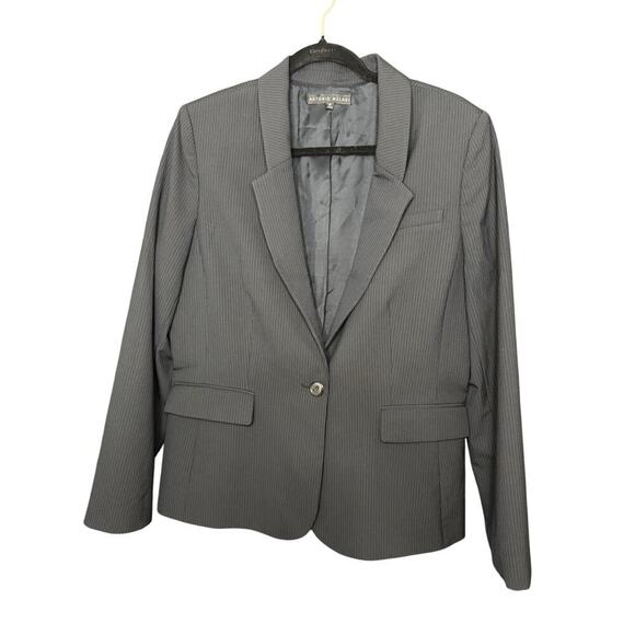 ANTONIO MELANI Jackets & Blazers - Antonio Melani Blazer 14 Black Lined Pinstripe One Button EUC (W2985-B3)